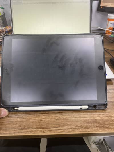 IPAD 7th Gen 32 GB with Apple pencil 9/10