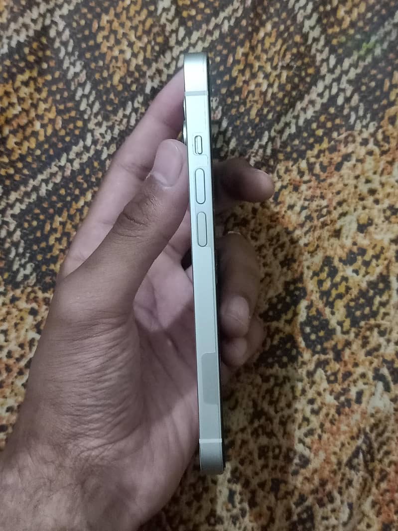 Apple iPhone 14 3