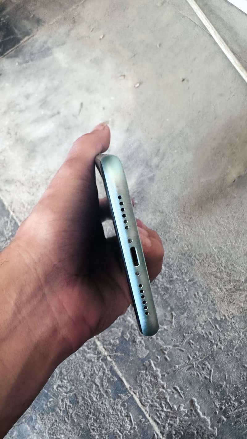 Apple iPhone 11 0
