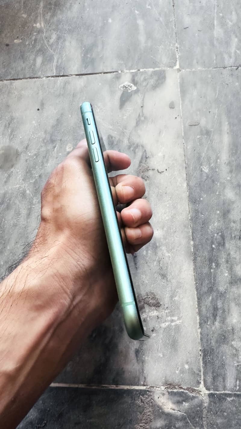 Apple iPhone 11 3