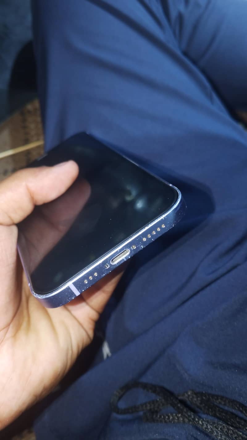 Apple iPhone 12 4