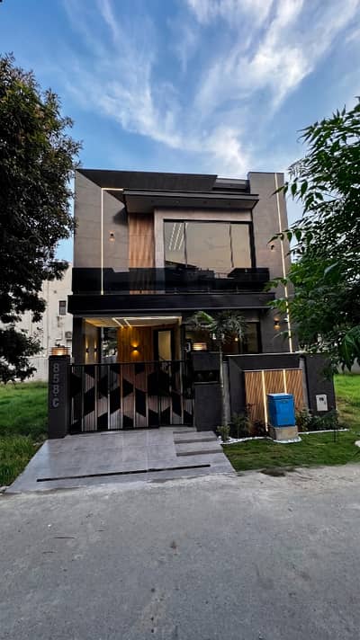 5 MARLA ELEGANT AND FULLY MAINTAINED MODERN BUNGALOW IS AVAILABLE IN THE BEST BLOCK OF DHA LAHORE.
