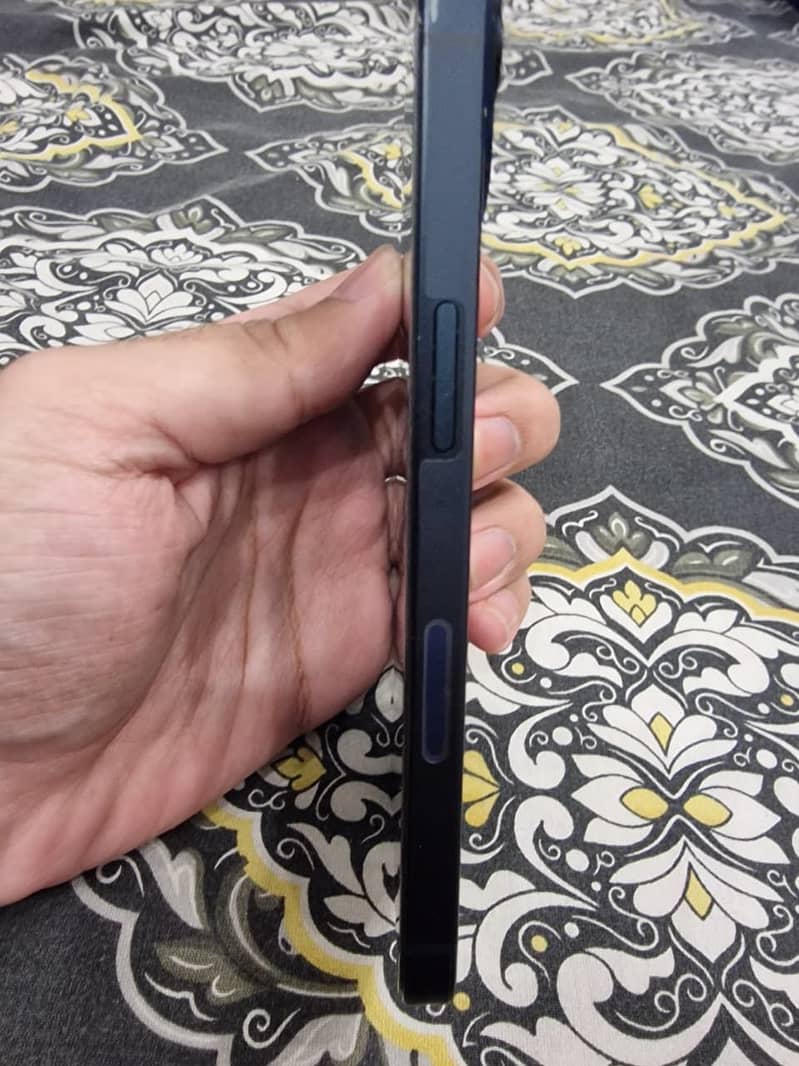 Apple iPhone 13 2