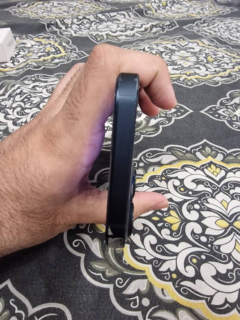 Apple iPhone 13 5