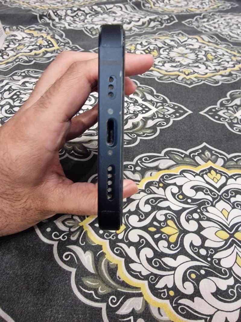 Apple iPhone 13 6