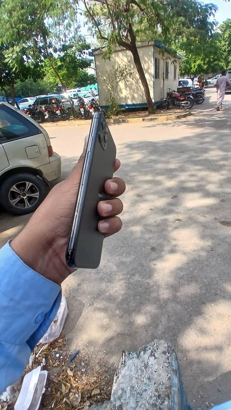 Apple iPhone 11 Pro Max 3