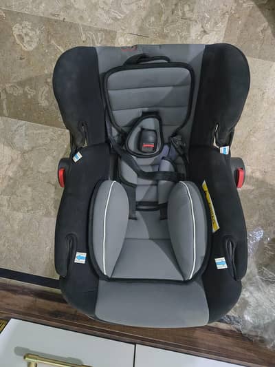 Tinnies baby carry cot /car seat