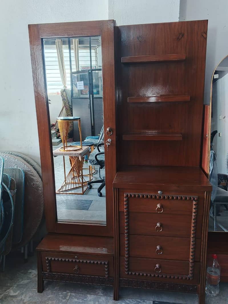 Dressing Table with mirror 0