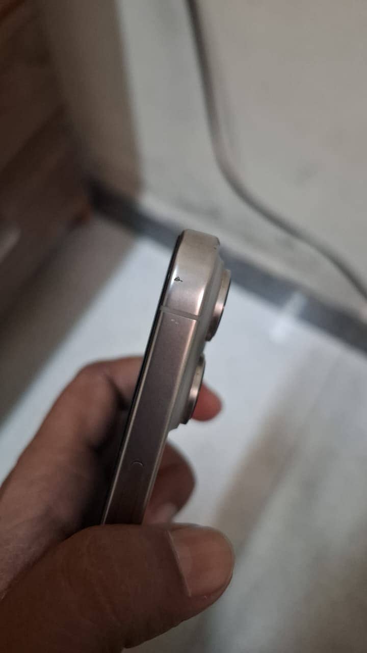 Apple iPhone 16 Pro Max 1
