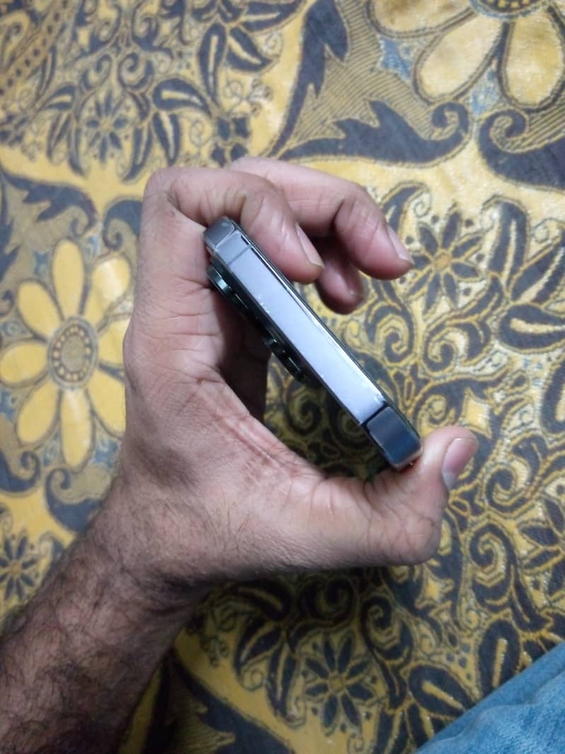 Apple iPhone 14 Pro 1