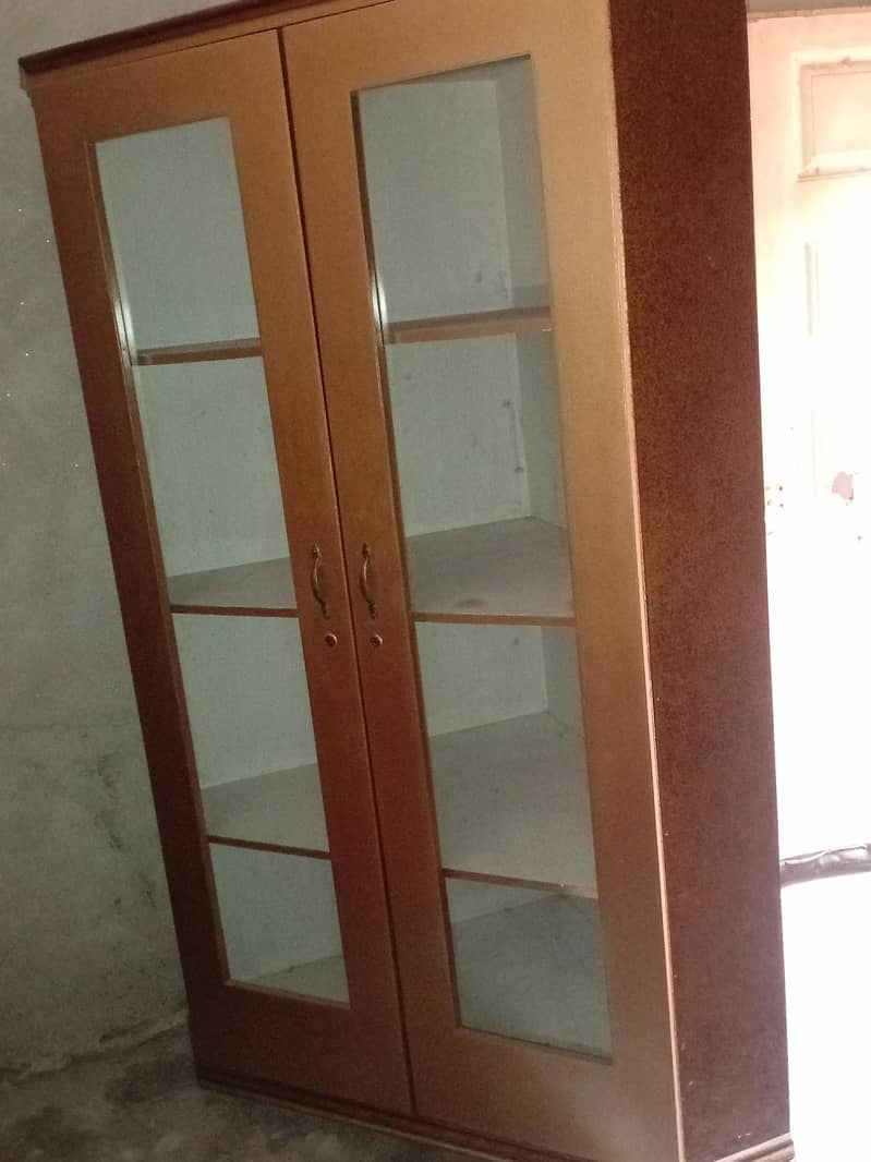 corner showcase 0