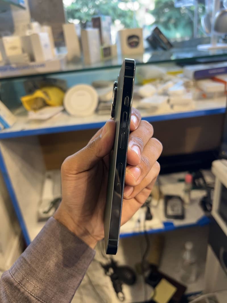 Apple iPhone 13 Pro 2
