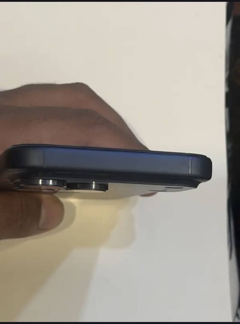 Apple iPhone 17 Pro Max 4