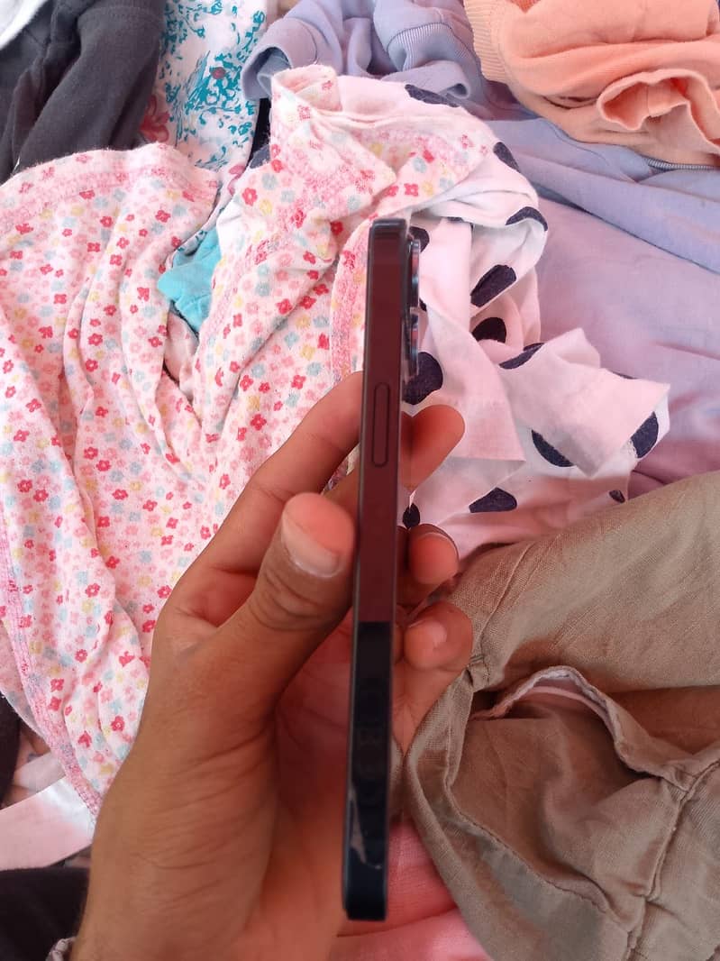 Apple iPhone 13 2
