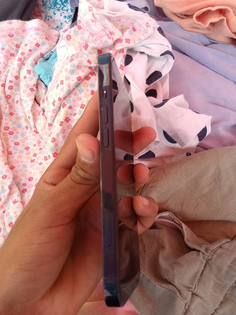 Apple iPhone 13 6