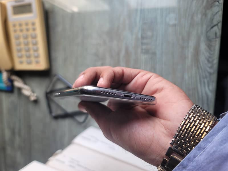 Apple iPhone X 3
