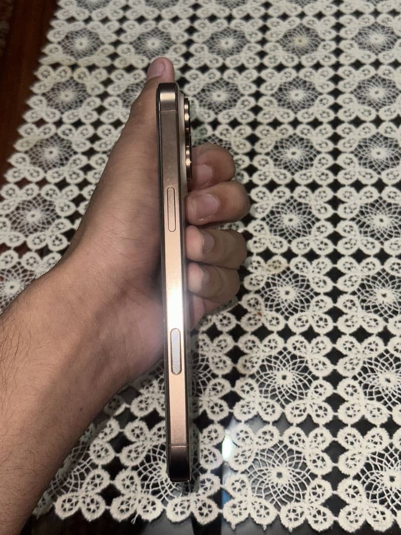 Apple iPhone 16 Pro Max 2