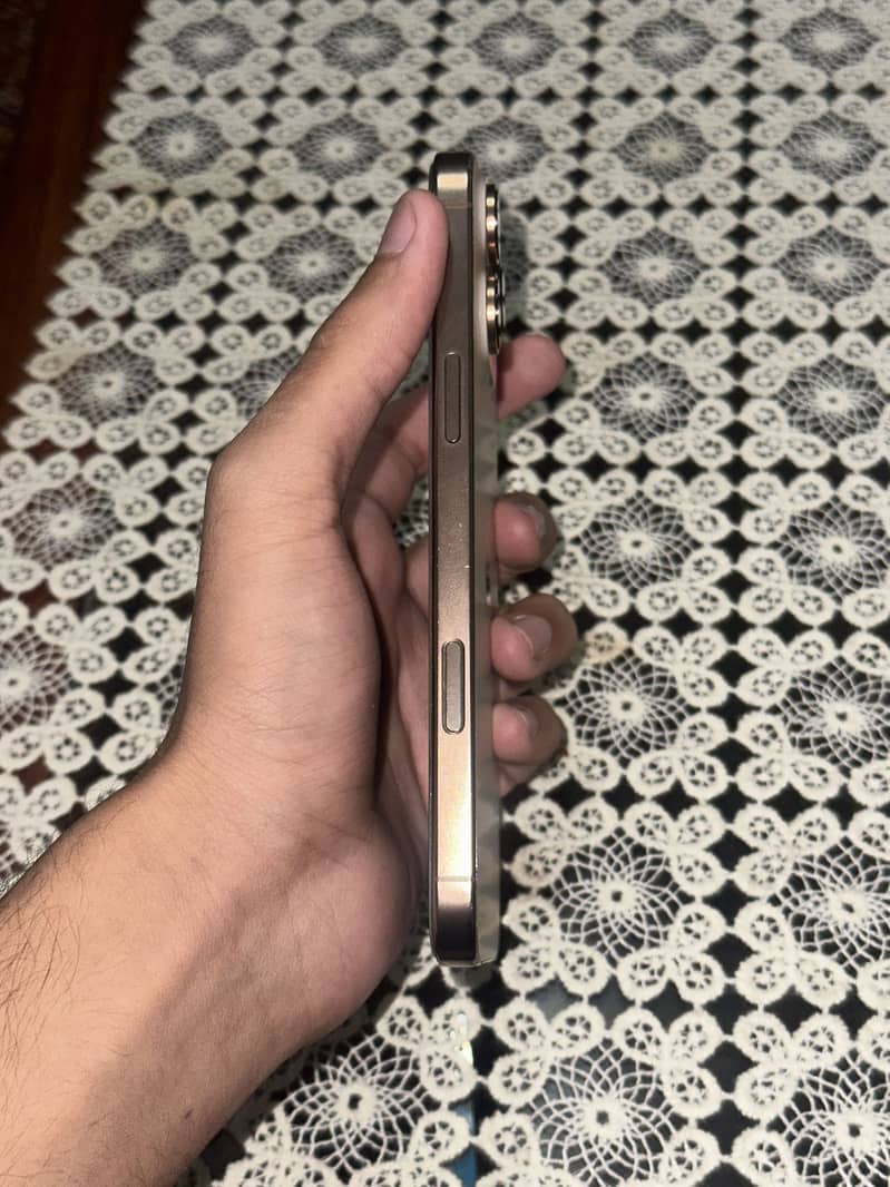 Apple iPhone 16 Pro Max 7