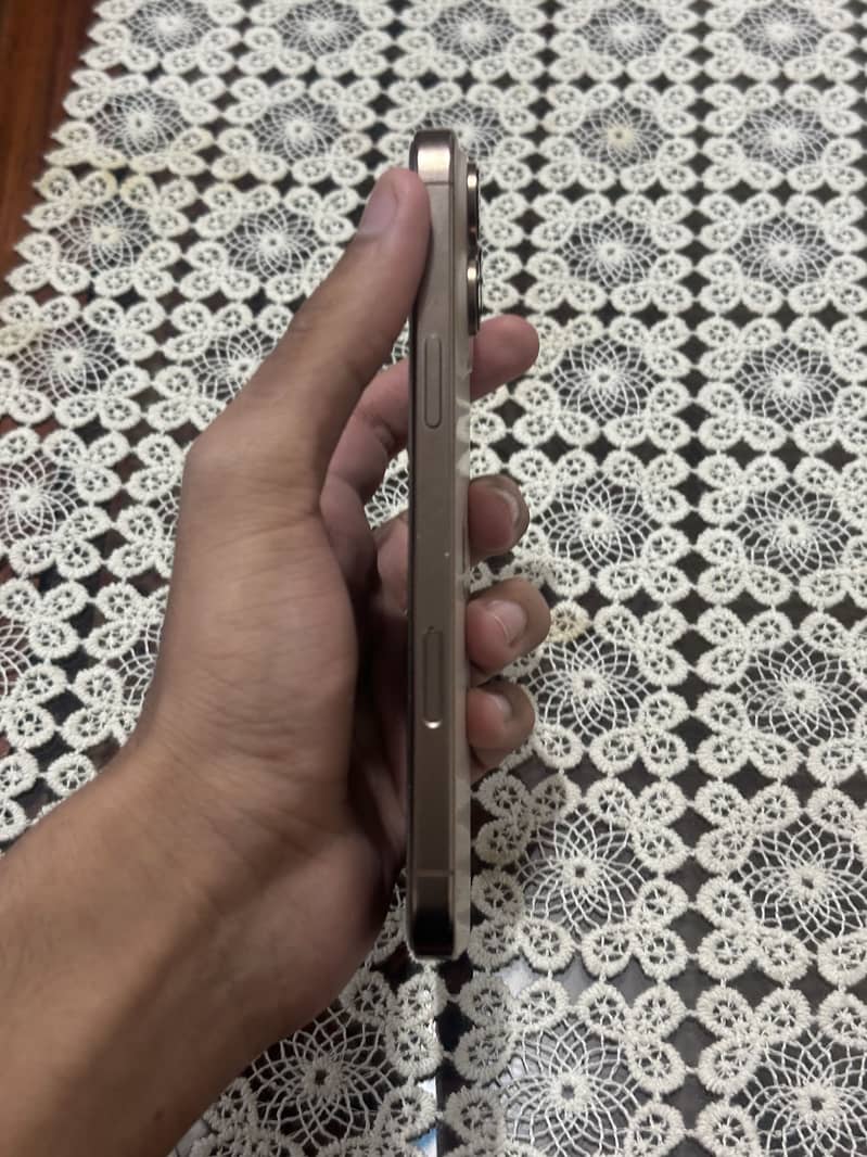 Apple iPhone 16 Pro Max 8