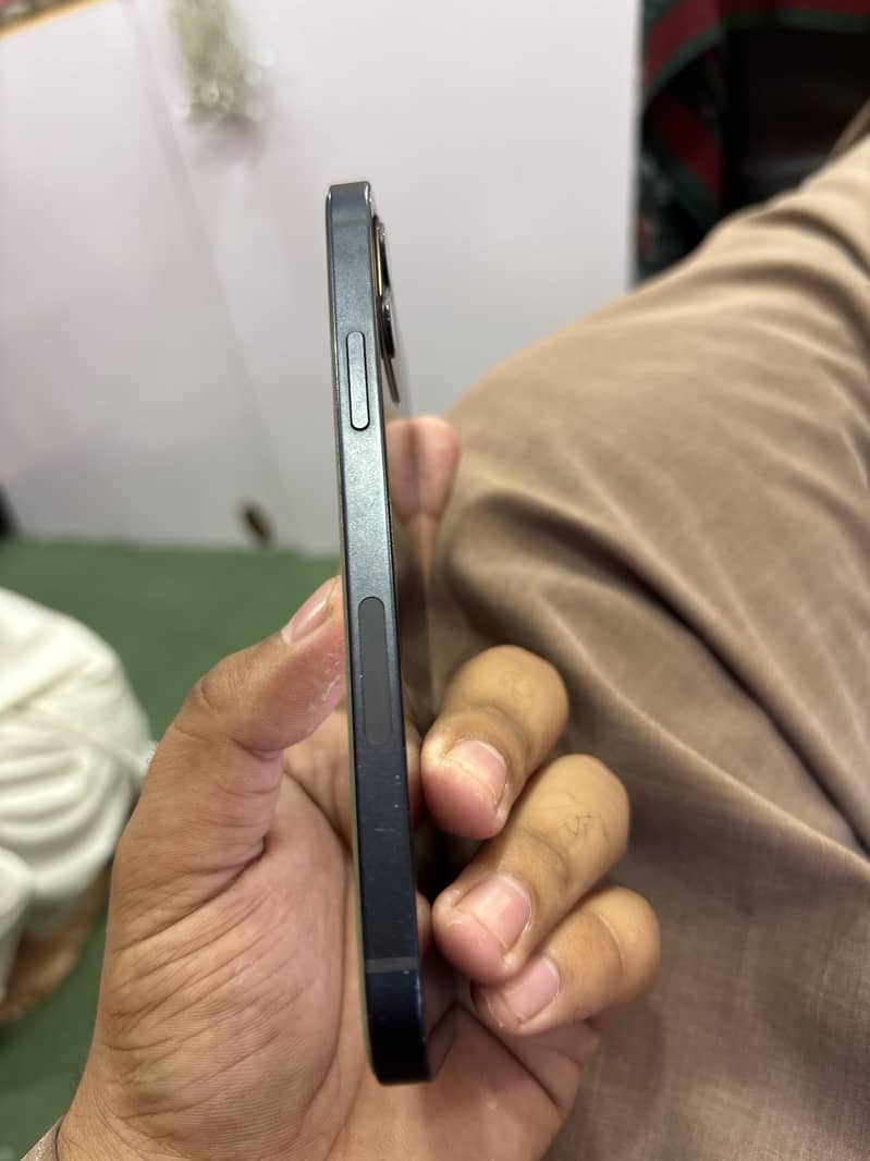 Apple iPhone 12 3