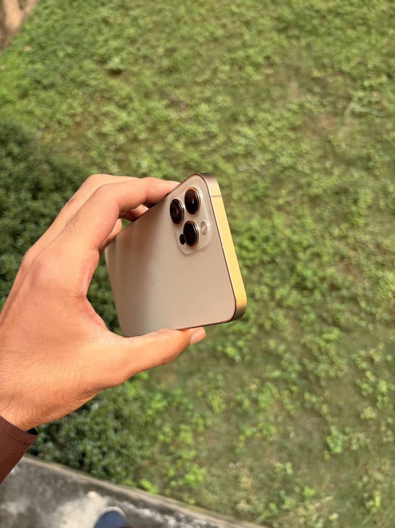 Apple iPhone 12 Pro Max 4