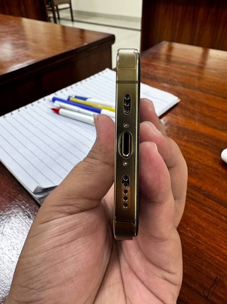 Apple iPhone 13 Pro 2