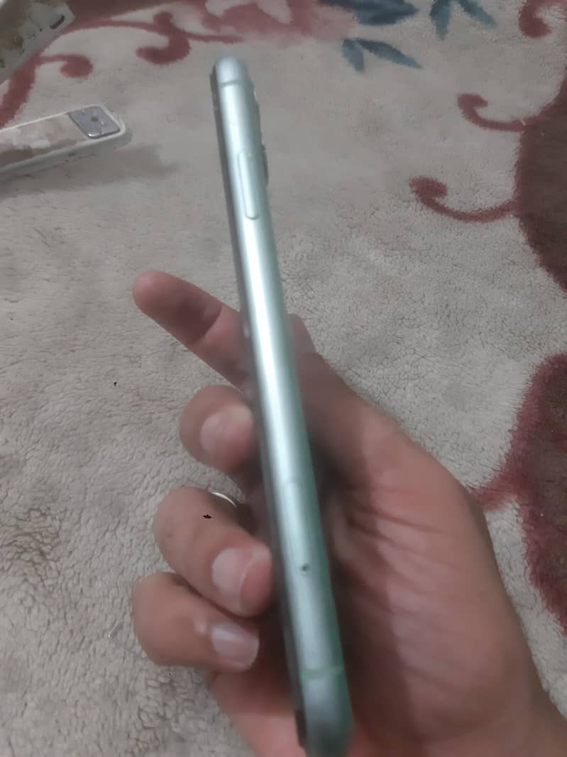 Apple iPhone 11 3