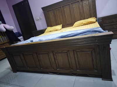 Oak Wood King Size Bed with 2 Side Tables (2 Years Used)