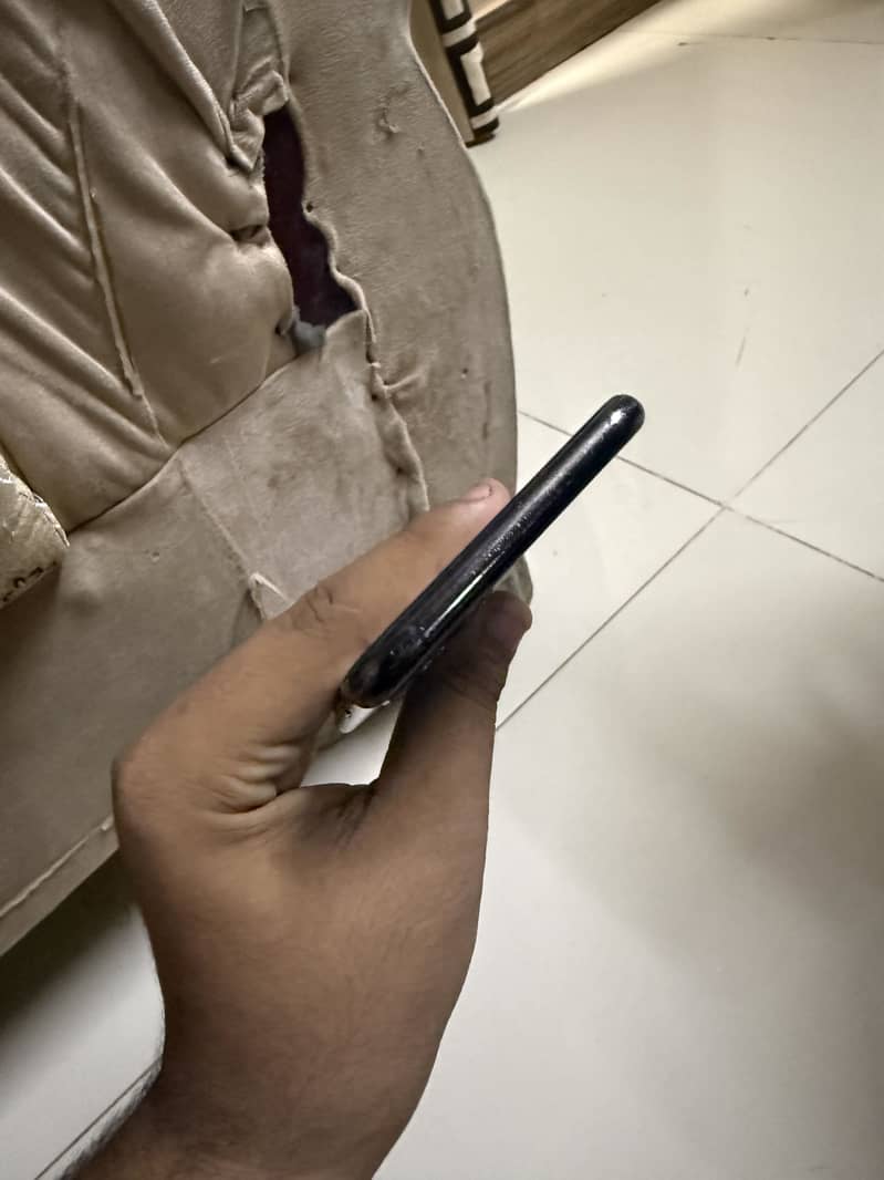 Apple iPhone 11 Pro Max 2