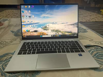 HP EliteBook x360 1040 G8 – 11th Gen i7 | 32GB RAM | 1TB SSD