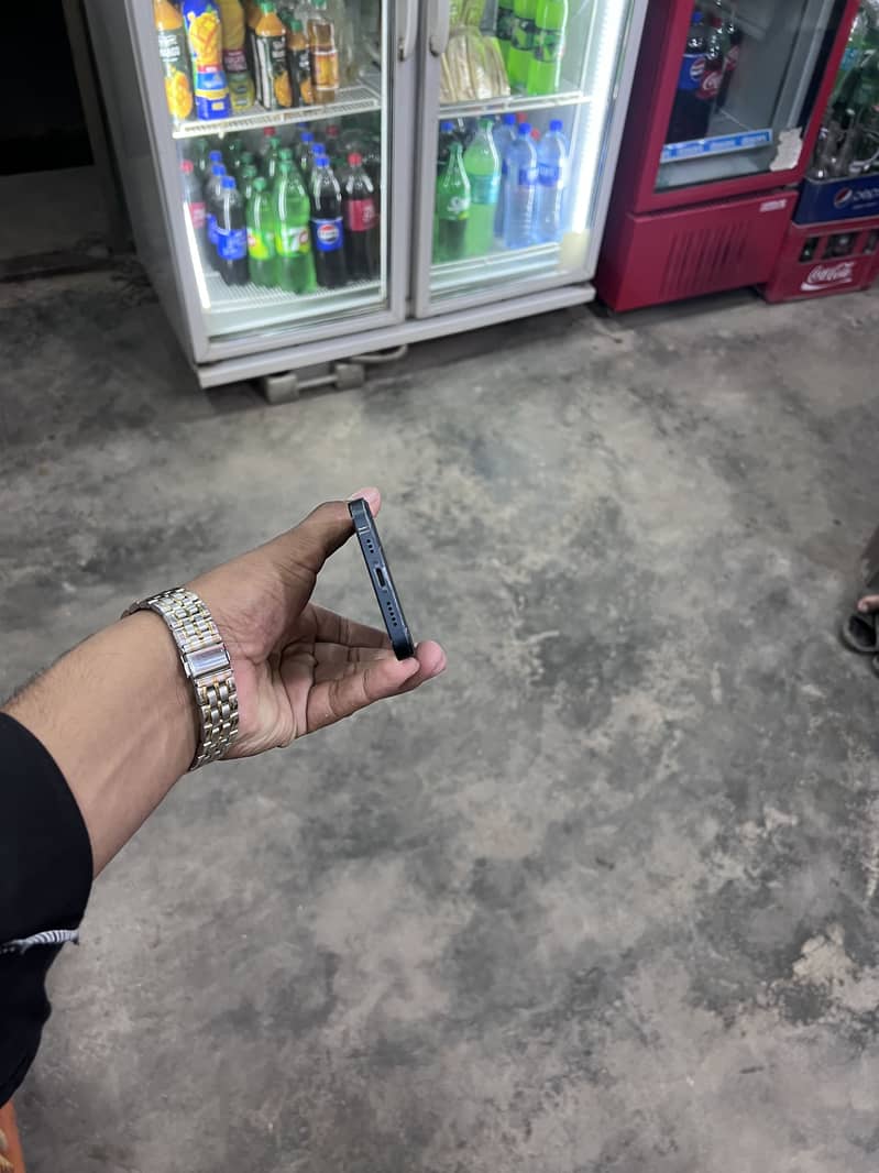 Apple iPhone 13 1