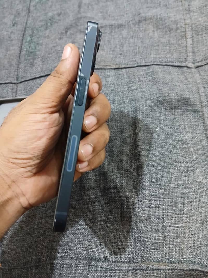 iPhone 14 3