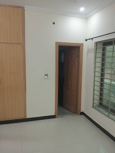 7marla 2beds DD TV lounge kitchen attached baths neat clean upper portion for rent in G 13 3 islamabad