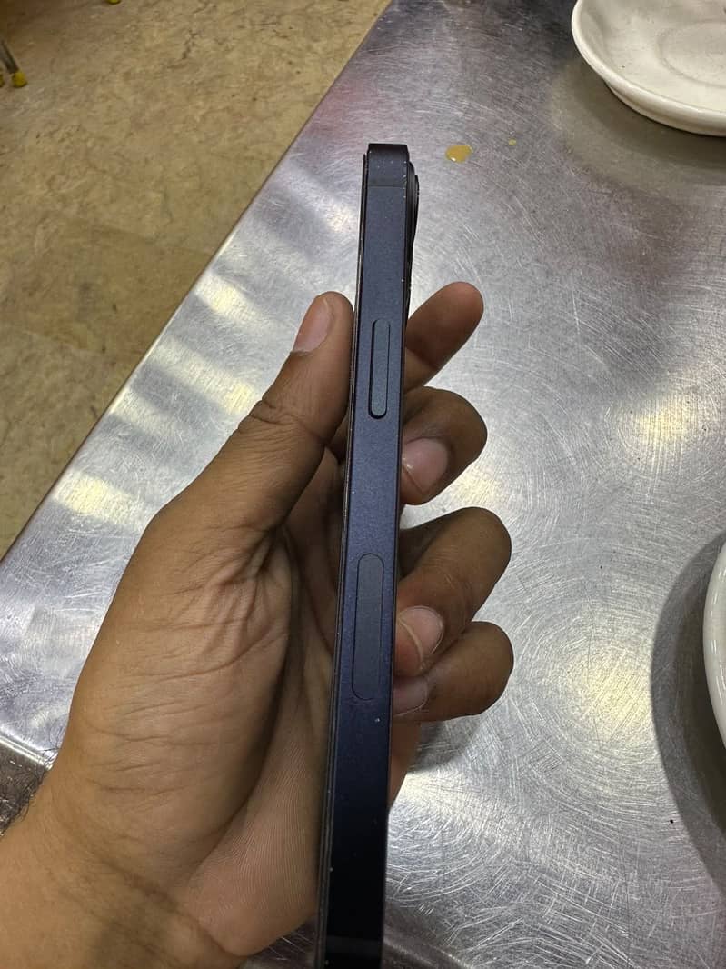 Apple iPhone 13 1
