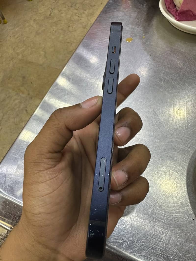 Apple iPhone 13 4