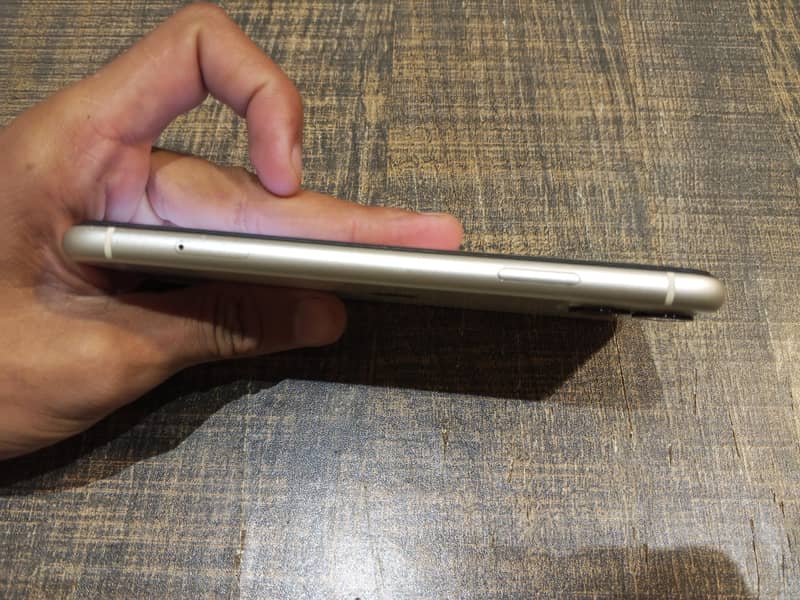 Apple iPhone 11 3
