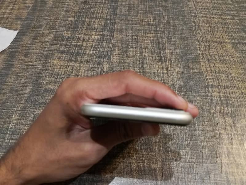 Apple iPhone 11 4