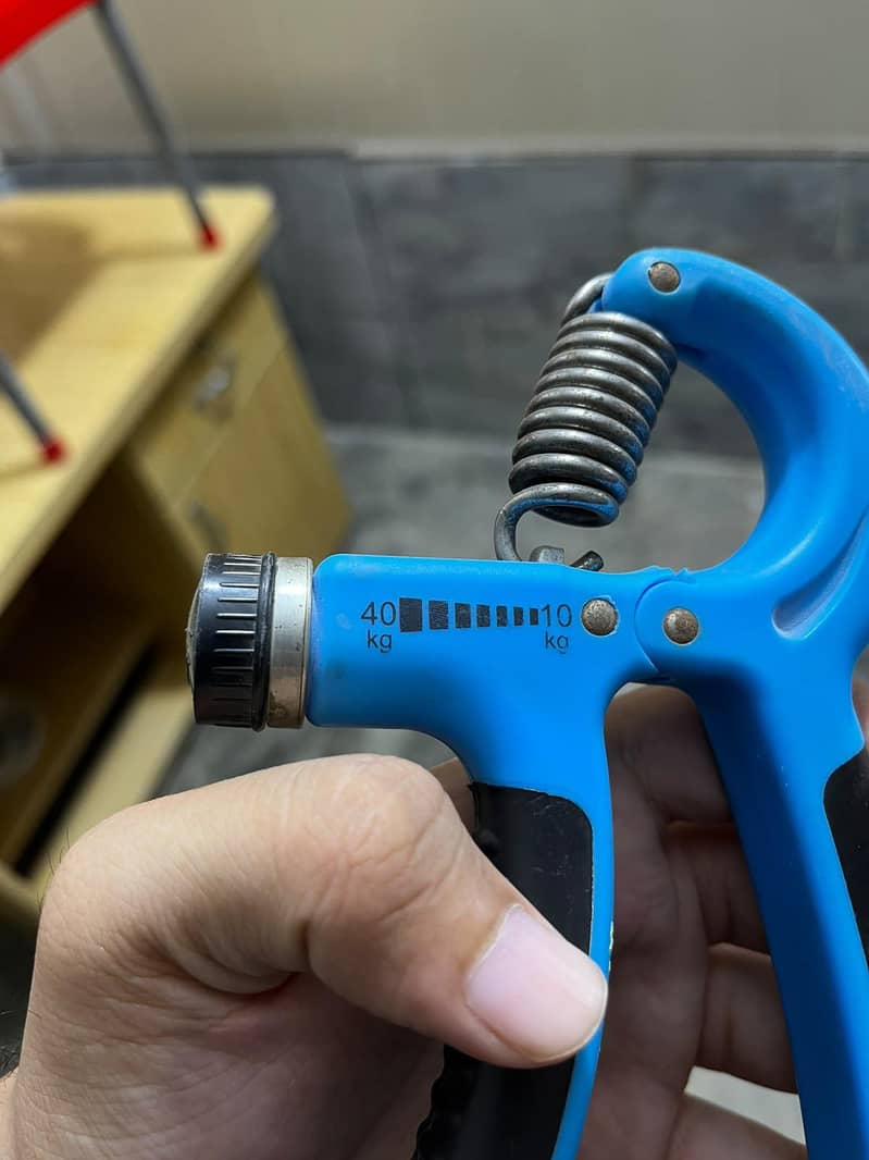 Hand gripper 0