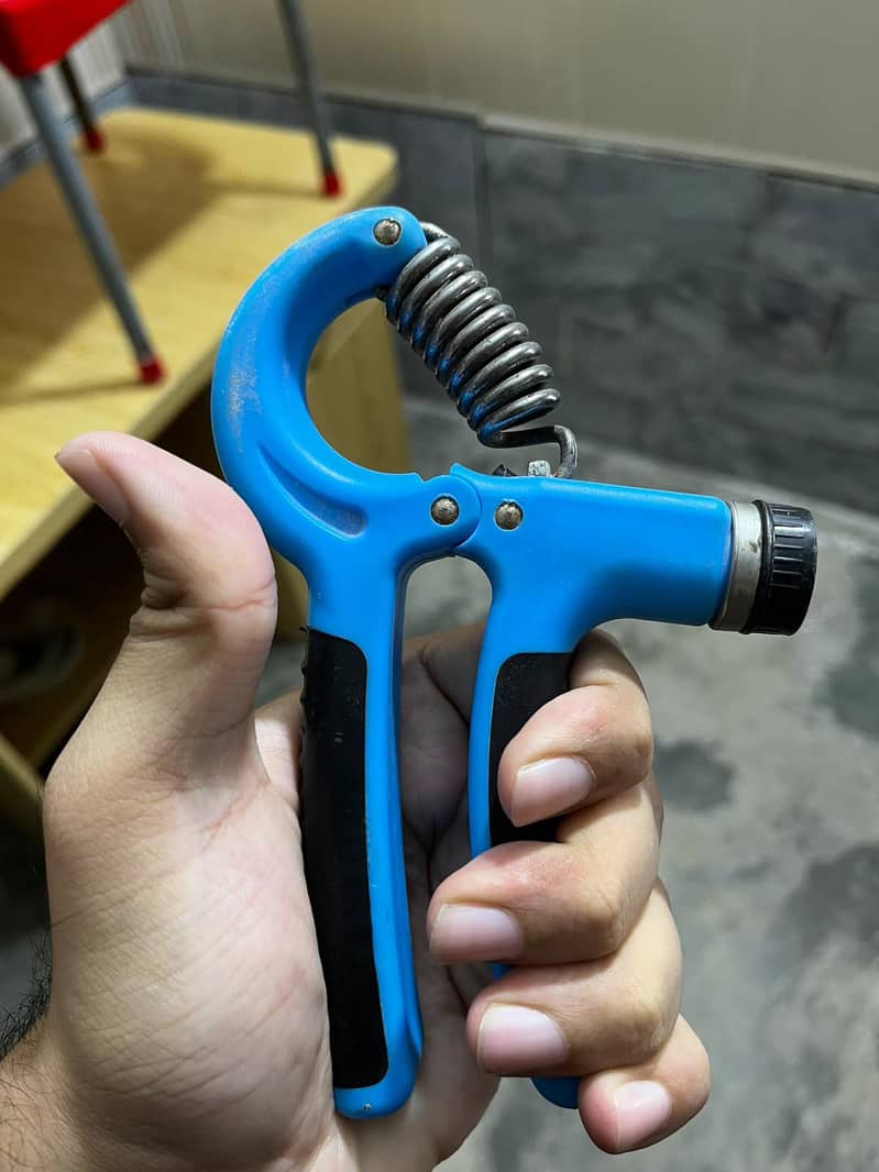 Hand gripper 1