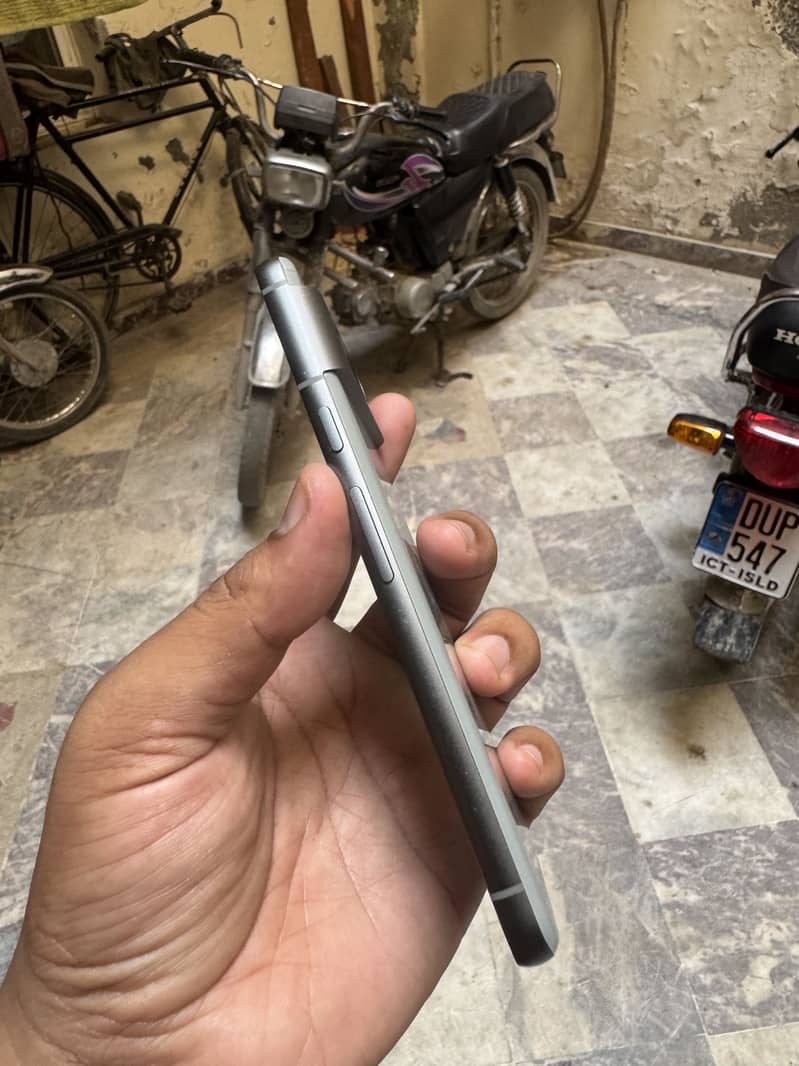 Google Pixel 8 4
