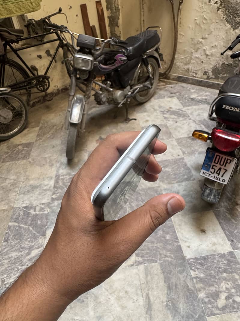 Google Pixel 8 6