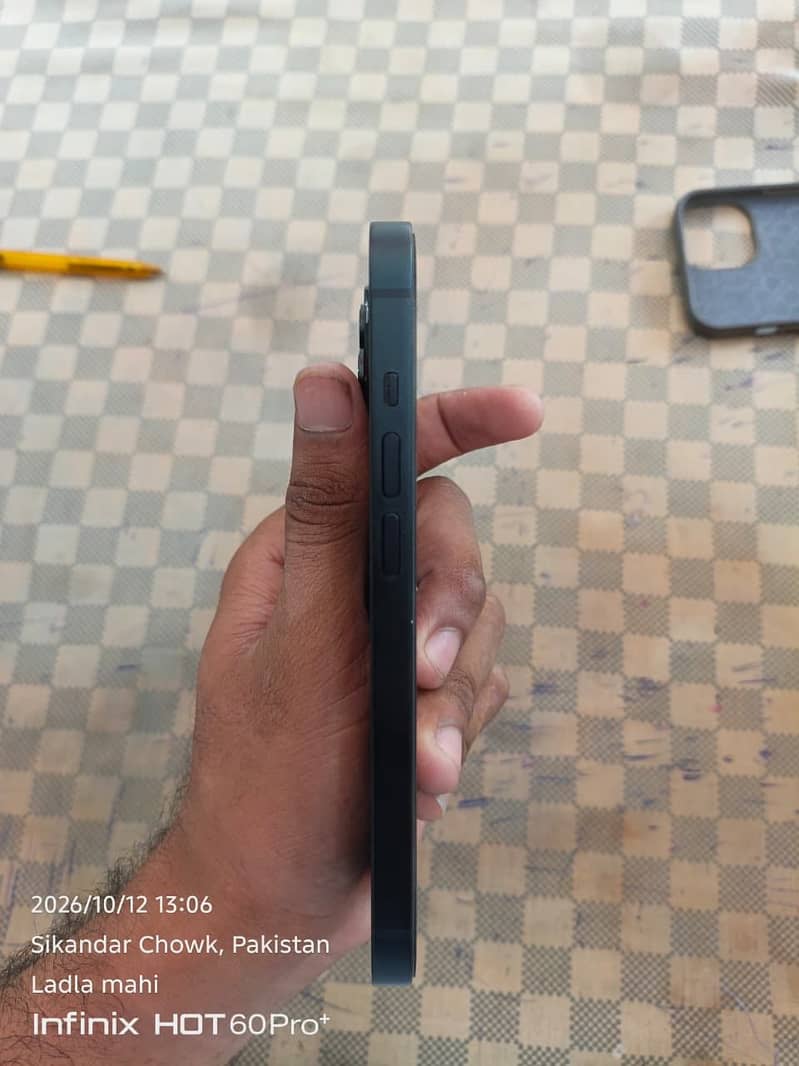 Apple iPhone 14 4
