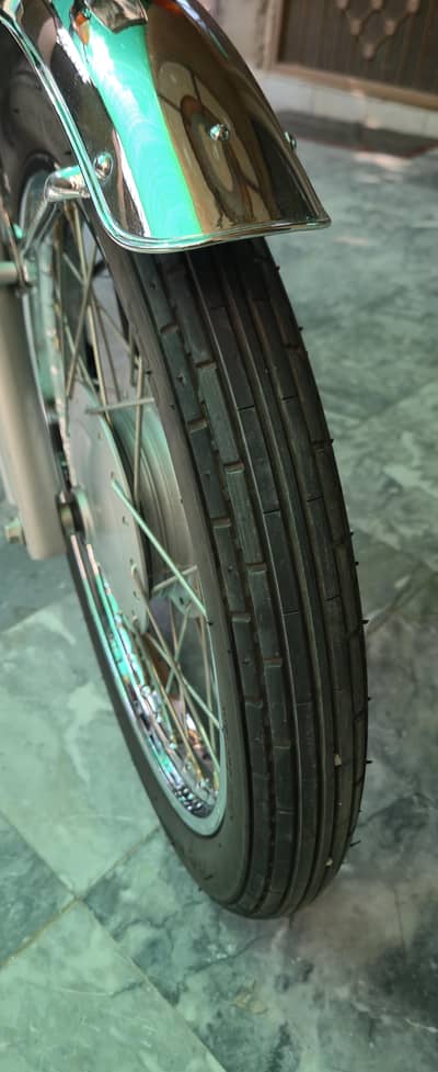 Honda 125 just like new just 2,000 miles   dead final  205,000