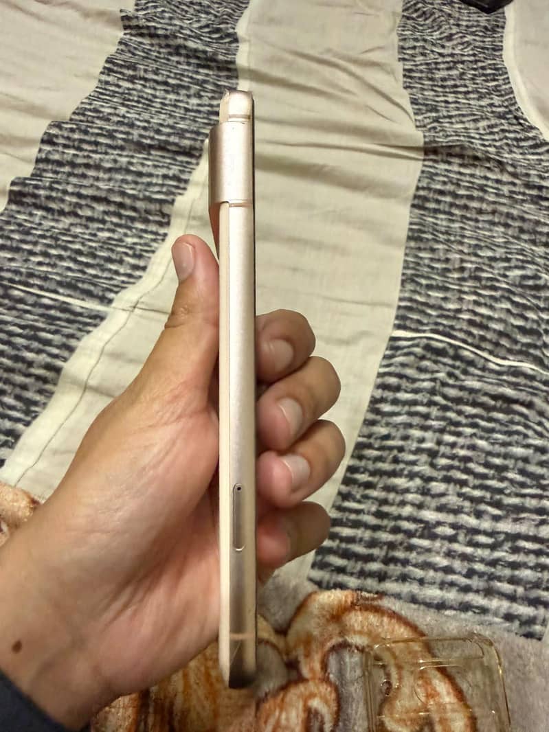 Google Pixel 8 4