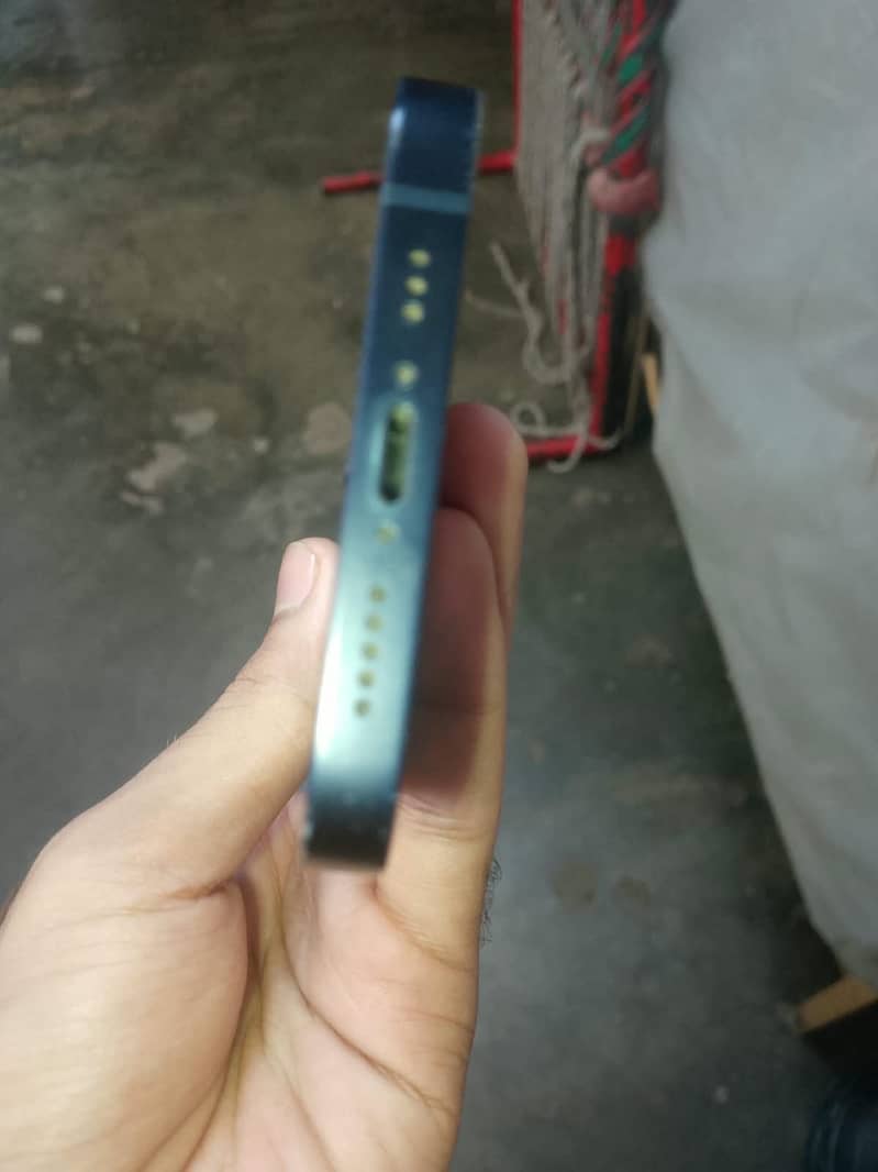 Apple iPhone 12 6