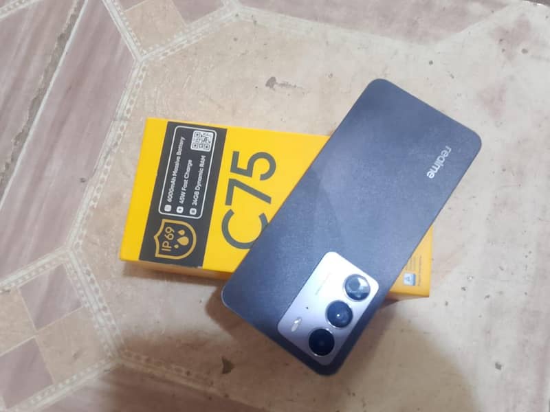 Realme C75 1