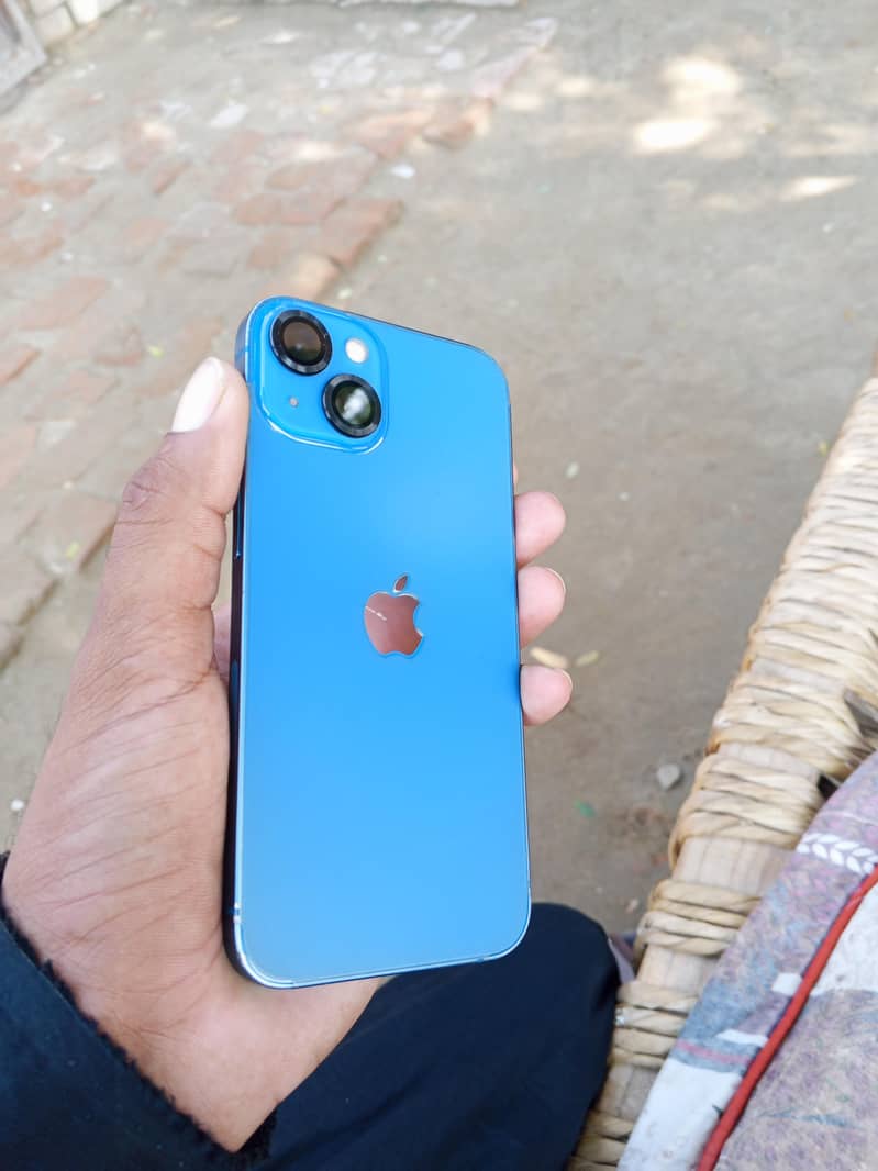 Apple iPhone 13 0