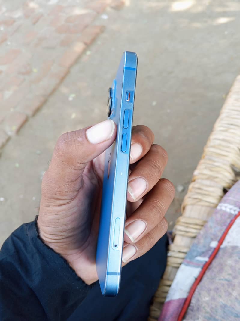 Apple iPhone 13 1