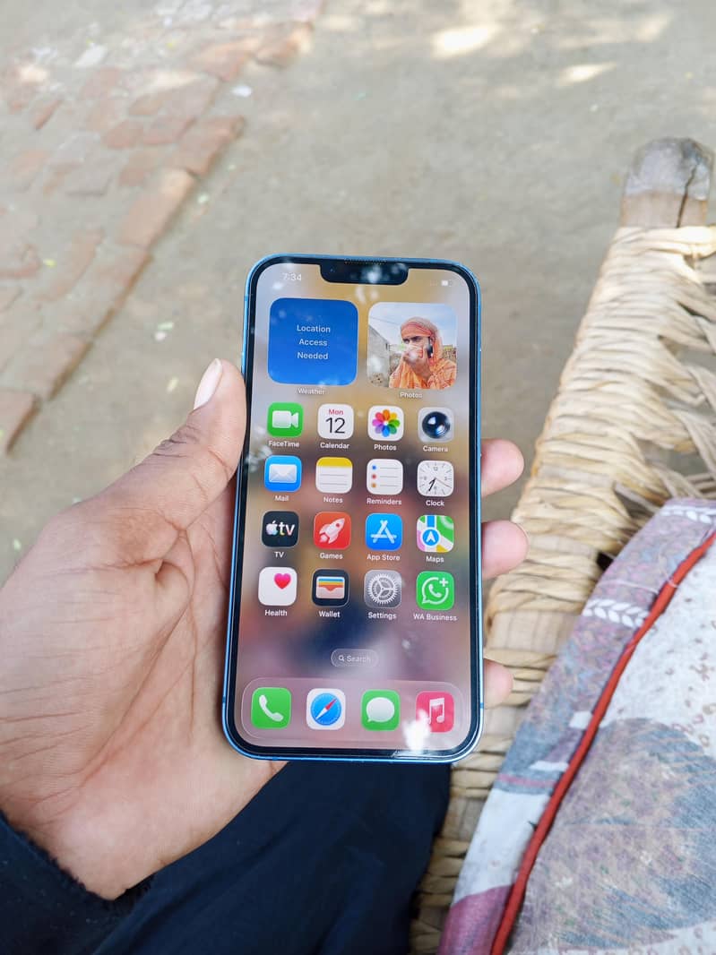 Apple iPhone 13 4