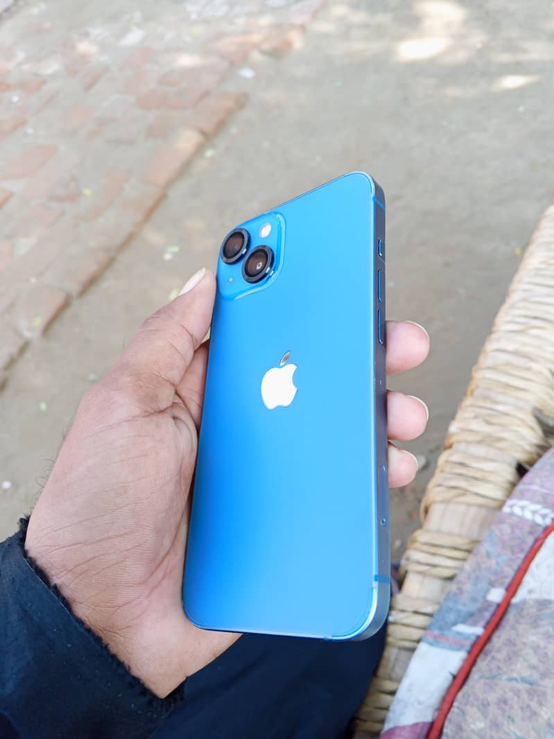 Apple iPhone 13 5